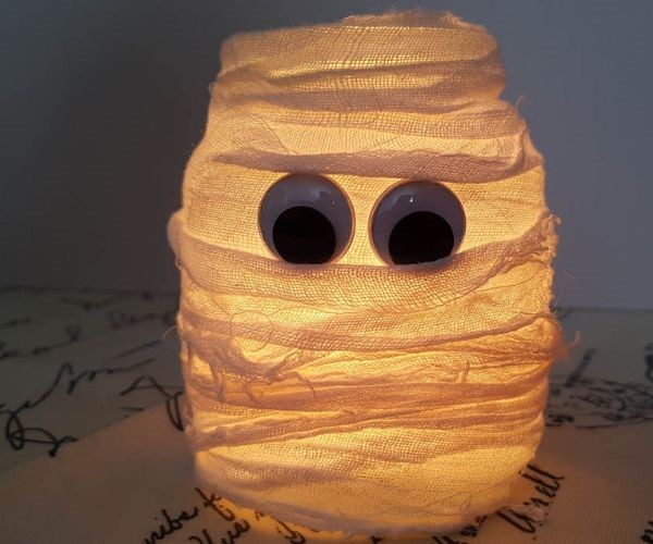 Mummy mason jar Halloween craft